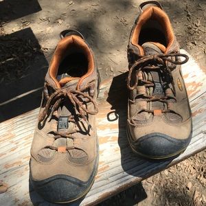 10.5D Keen Hiking Shoes